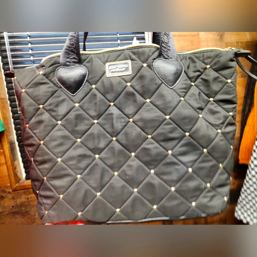 Black heart Betty Johnson tote purse